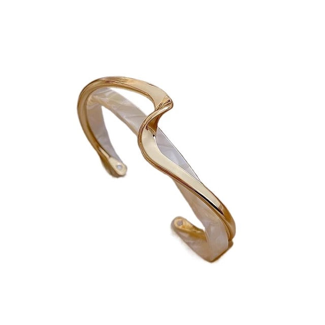 Simple White Shellfish Metal Bangle
